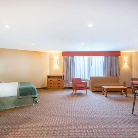 Ramada By Wyndham Des Moines Tropics Resort & Conference Ctr Urbandale Zewnętrze zdjęcie