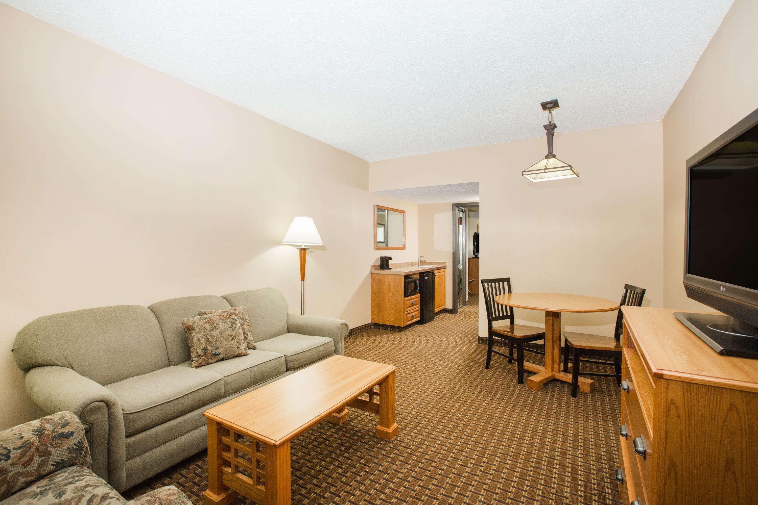 Ramada By Wyndham Des Moines Tropics Resort & Conference Ctr Urbandale Zewnętrze zdjęcie