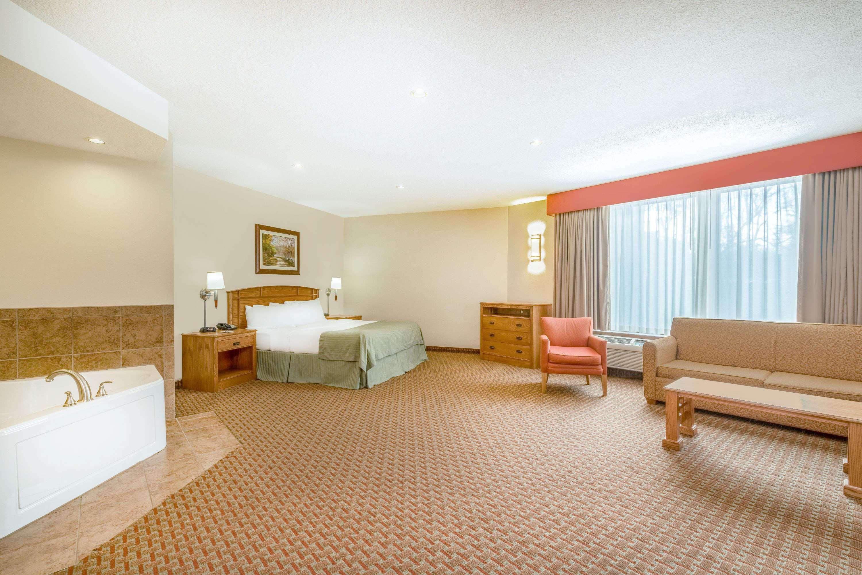 Ramada By Wyndham Des Moines Tropics Resort & Conference Ctr Urbandale Zewnętrze zdjęcie